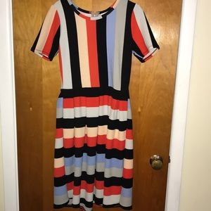 Medium Amelia Lularoe